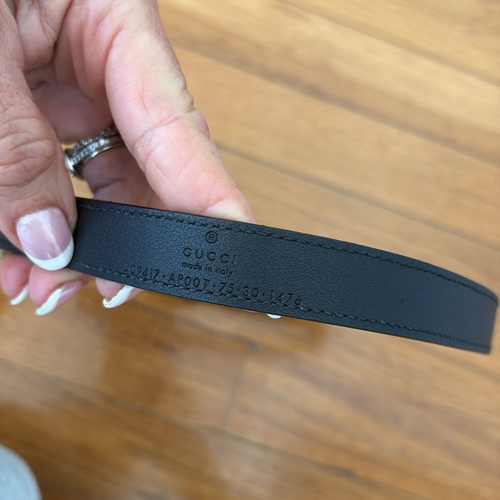 Gucci logo belt size xs slightly tarnished on metal otherwise perfect - Picture 2 of 5